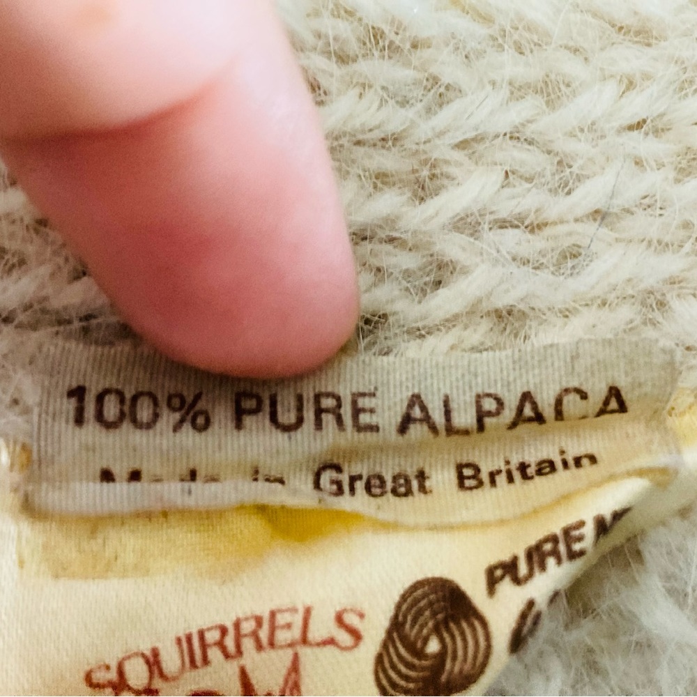 🅾️SOLD🅾️Mens Medium Sweater Vest Alpaca Wool Button Cream Ivory Squirrels Yarn - Picture 10 of 12